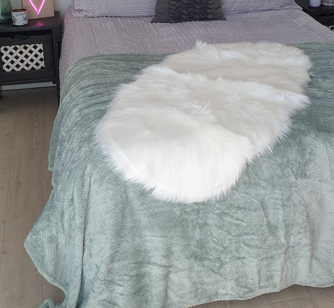 Luxurious Faux Fur Rug - Off-White